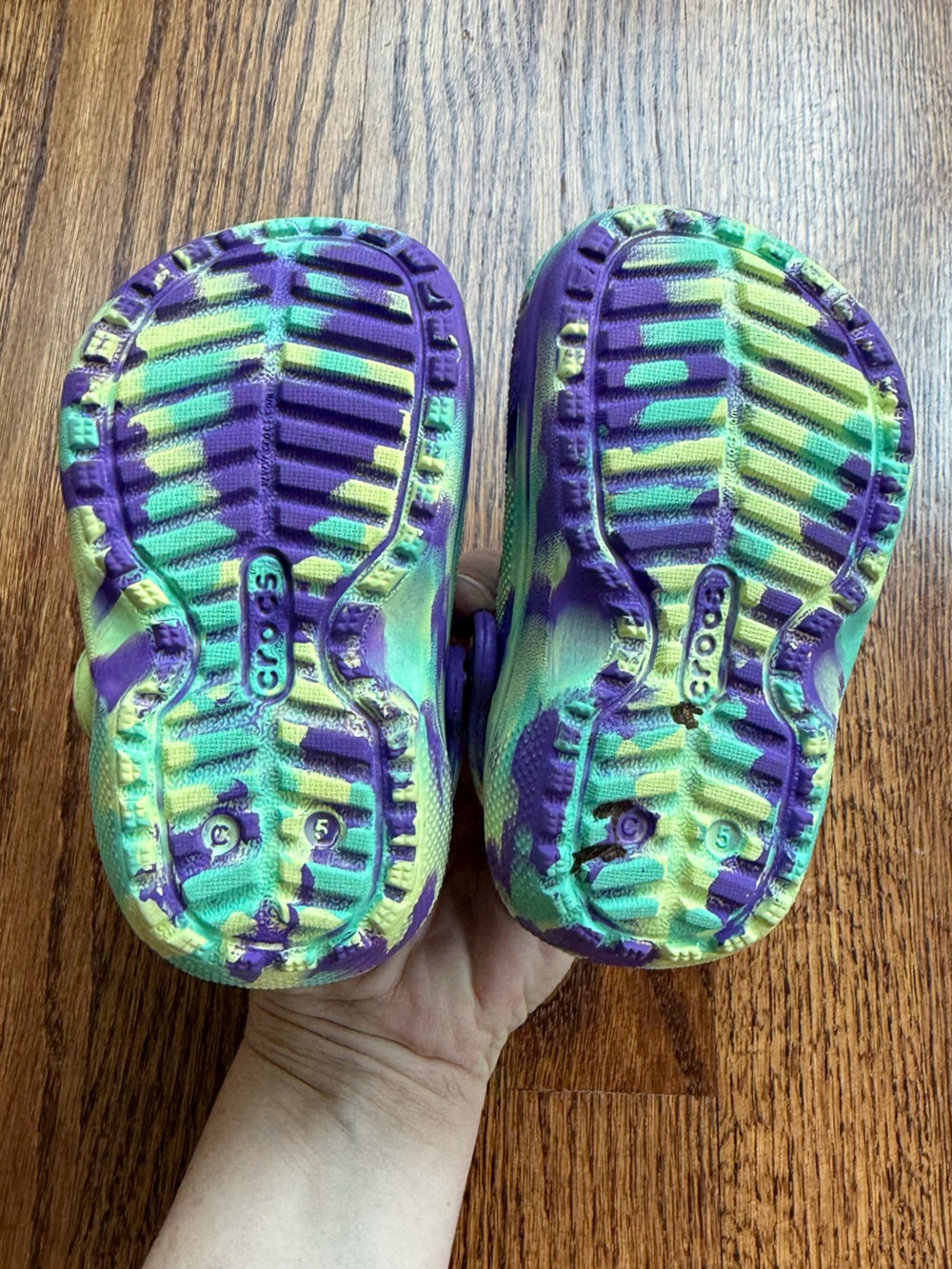 CROCS Fleece-Lined Clogs in Purple and Mint Swirl C5 - Picture 2 of 8